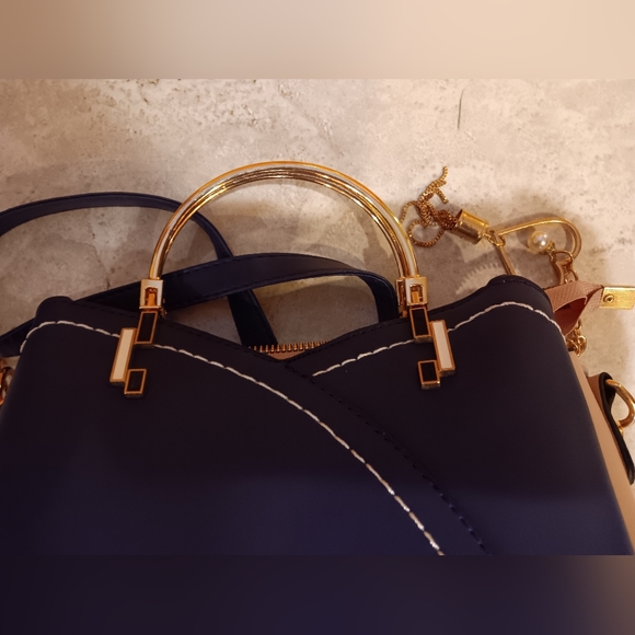 Purse - Picture 3 of 10